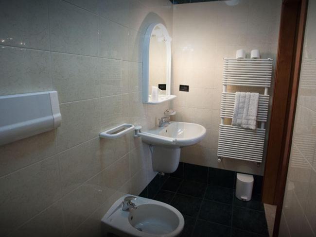 Villa Corona Tenno Ngoại thất bức ảnh